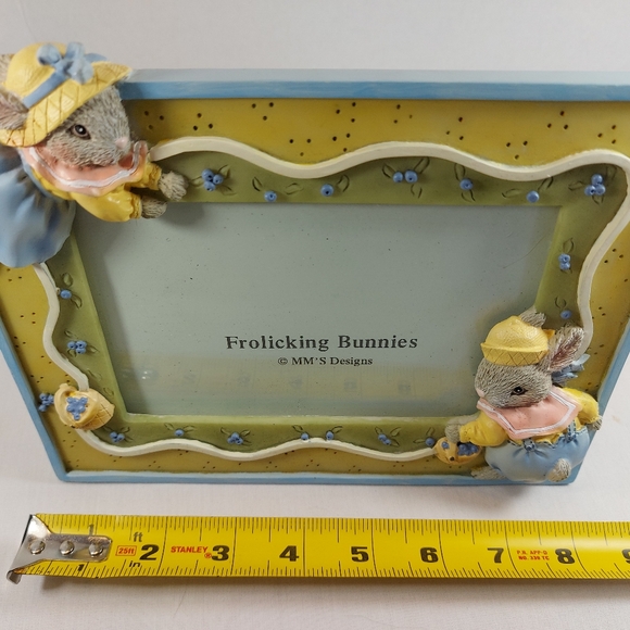 NWOT Frolicking Bunnies Resin/ Acrylic 3D Picture Frame For 4"x6" Picture - Picture 7 of 7